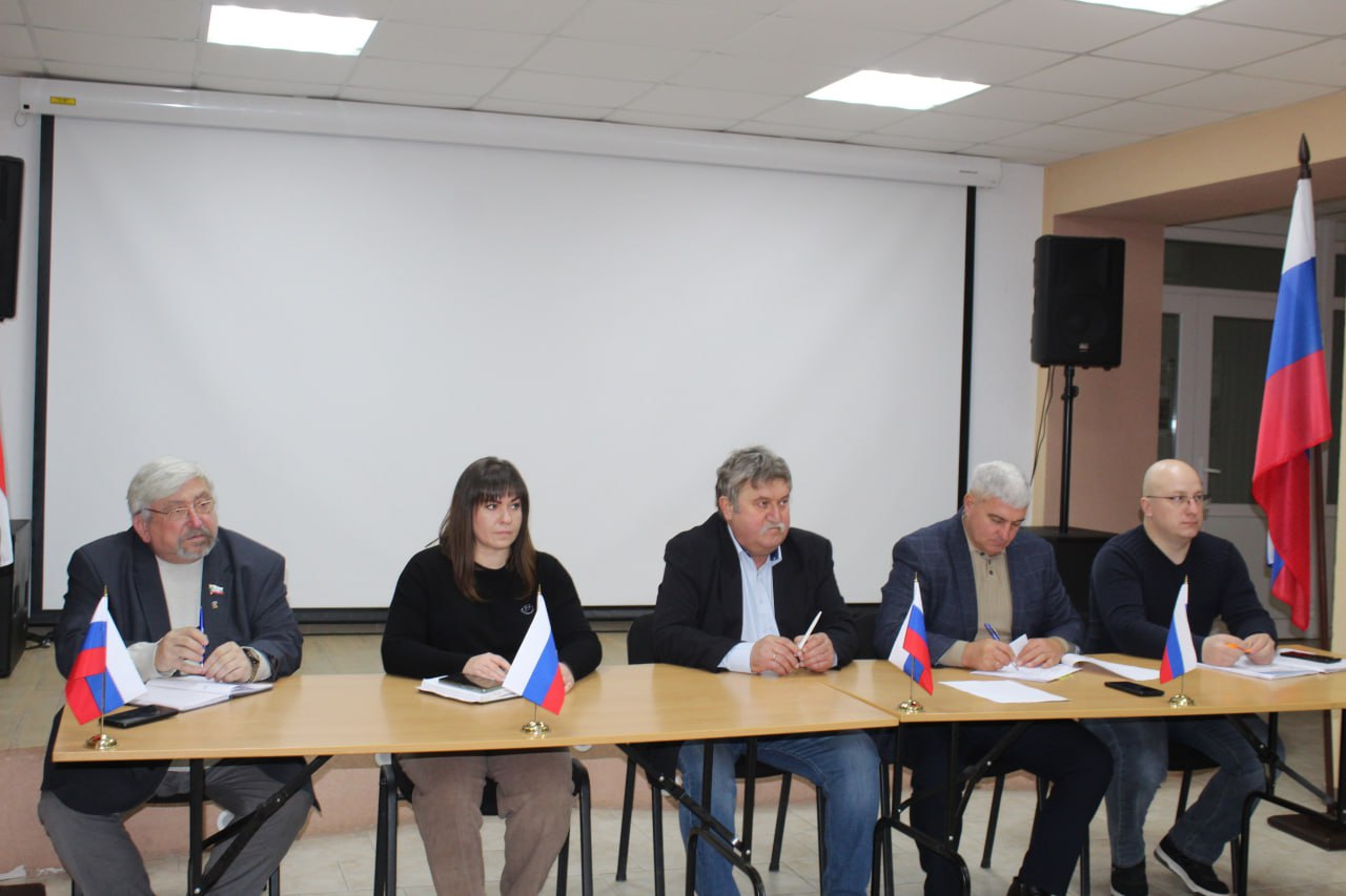 Виталий Коваленко: Провел очередное рабочее совещание с начальниками структурных подразделений администрации, руководителями предприятий, учреждений и организаций Беловодского муниципального округа, на котором...