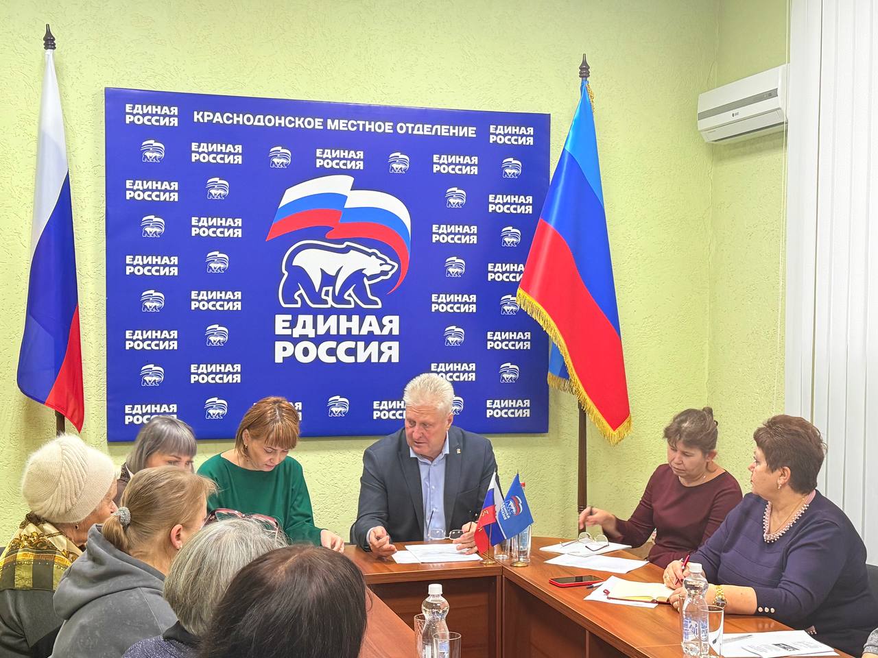 Сергей Козенко: В соответствии с установленным графиком, сегодня в городе Молодогвардейске провел встречу с членами семей погибших участников специальной военной операции Сергей Козенко: В соответствии с установленным графиком, сегодня в городе Молодогвардейске провел встречу с членами семей погибших участников специальной военной операции