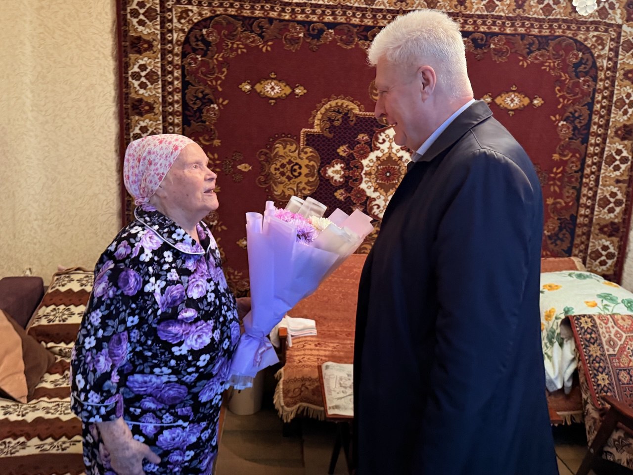 Сергей Козенко: Начал рабочую неделю с приятной миссии - поздравил с 95-летним юбилеем сразу двух жительниц Краснодонщины: Хицкову Нину Евдокимовну и Замаеву Александру Емельяновну Сергей Козенко: Начал рабочую неделю с приятной миссии - поздравил с 95-летним юбилеем сразу двух жительниц Краснодонщины: Хицкову Нину Евдокимовну и Замаеву Александру Емельяновну