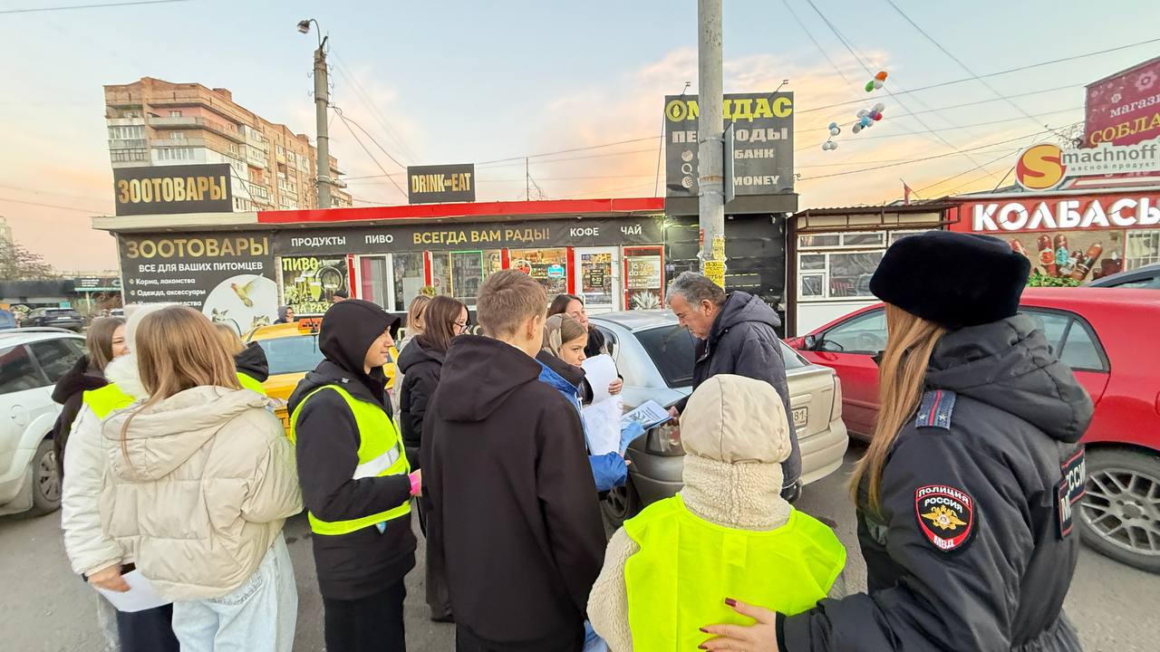 Акция "Некуда спешить": юные инспекторы движения в Луганске призвали соблюдать ПДД! Акция "Некуда спешить": юные инспекторы движения в Луганске призвали соблюдать ПДД!