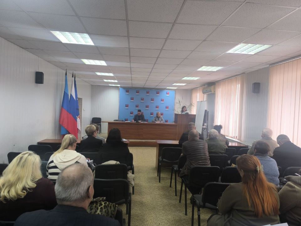 Альберт Зинченко: Сегодня совместно с председателем Совета Станично-Луганского муниципального округа Татьяной Пономаревой провели аппаратное совещание с руководителями структурных подразделений, учреждений и предприятий... Альберт Зинченко: Сегодня совместно с председателем Совета Станично-Луганского муниципального округа Татьяной Пономаревой провели аппаратное совещание с руководителями структурных подразделений, учреждений и предприятий...