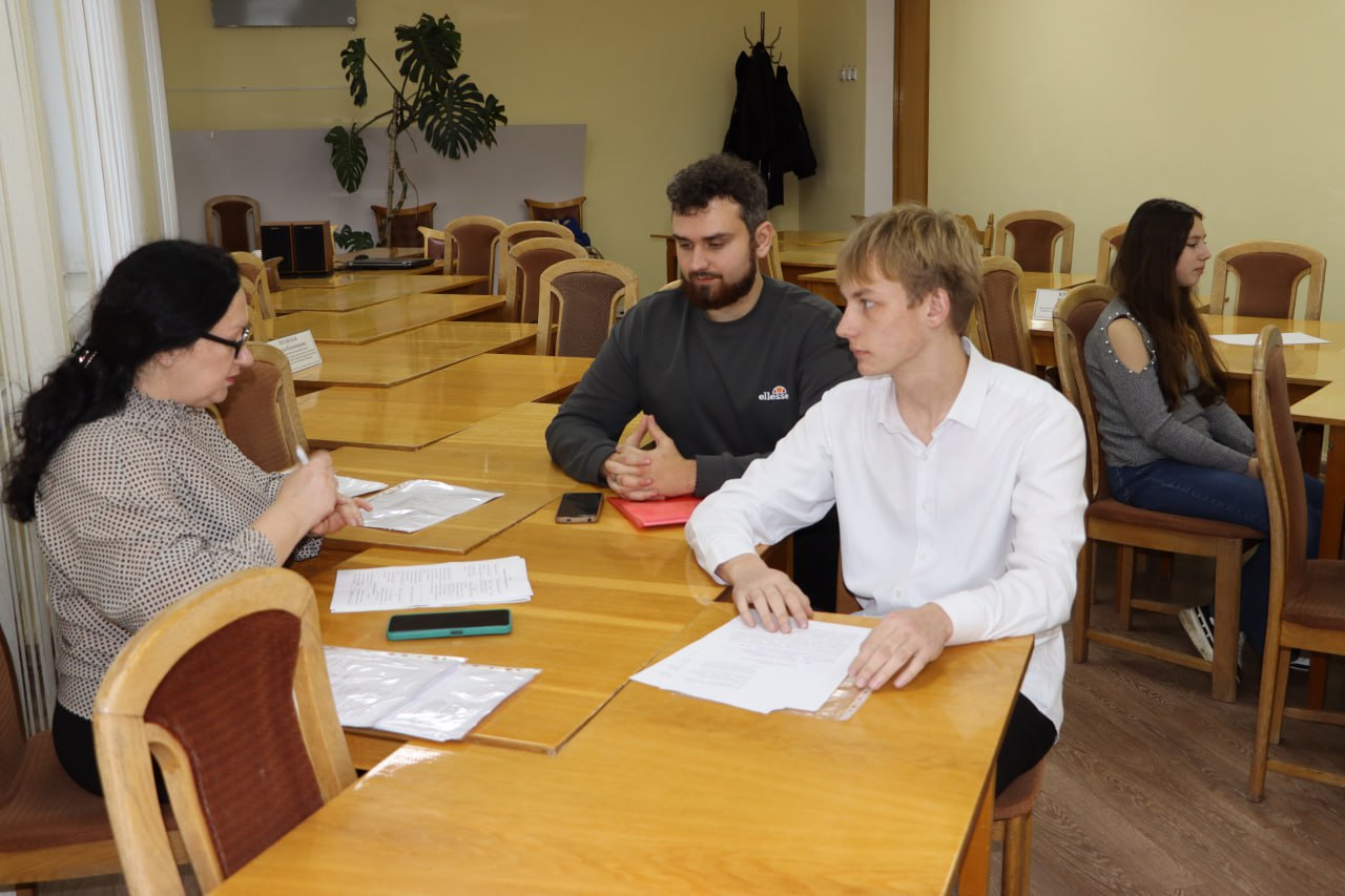 В Администрации Стаханова продолжается конкурсный отбор в Молодёжный совет В Администрации Стаханова продолжается конкурсный отбор в Молодёжный совет