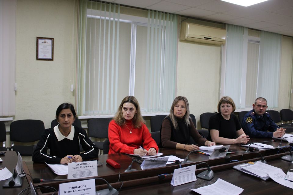 Сегодня под председательством заместителя Главы Администрации городского округа город Ровеньки Кравченко Елены Валериевны состоялось внеочередное открытое заседание городской комиссии по делам несовершеннолетних и защите их... Сегодня под председательством заместителя Главы Администрации городского округа город Ровеньки Кравченко Елены Валериевны состоялось внеочередное открытое заседание городской комиссии по делам несовершеннолетних и защите их...