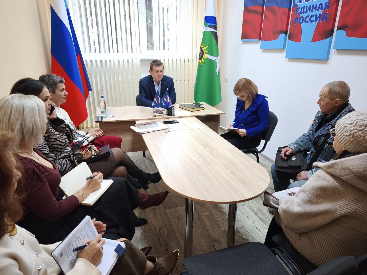 Евгений Морозов: Рабочую неделю начал с личного приема граждан Евгений Морозов: Рабочую неделю начал с личного приема граждан