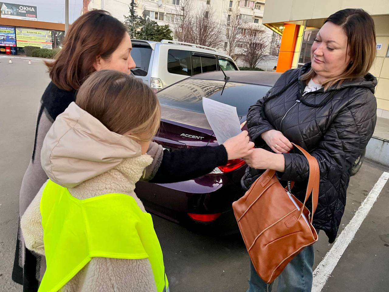 Акция "Некуда спешить": юные инспекторы движения в Луганске призвали соблюдать ПДД! Акция "Некуда спешить": юные инспекторы движения в Луганске призвали соблюдать ПДД!