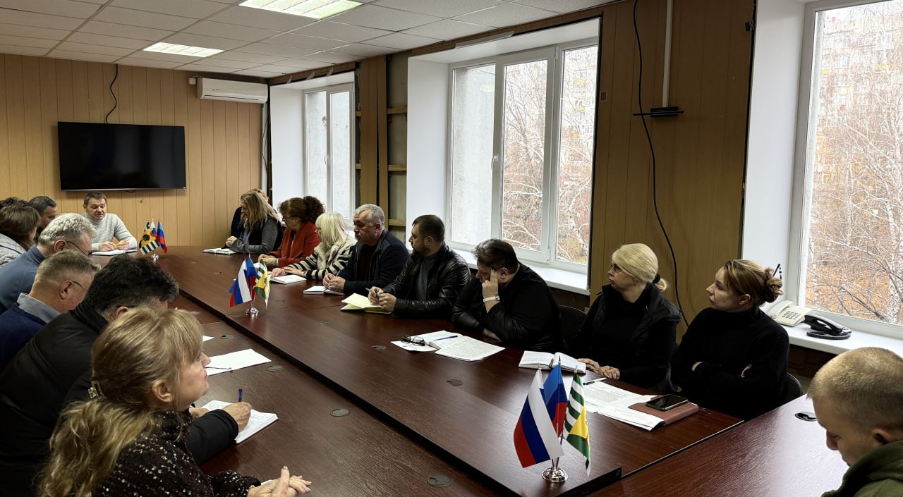 Евгений Шаталин: Совместно с первым заместителем Игорем Шмидтом провёл совещание с руководителями структурных подразделений администрации города Рубежное Евгений Шаталин: Совместно с первым заместителем Игорем Шмидтом провёл совещание с руководителями структурных подразделений администрации города Рубежное