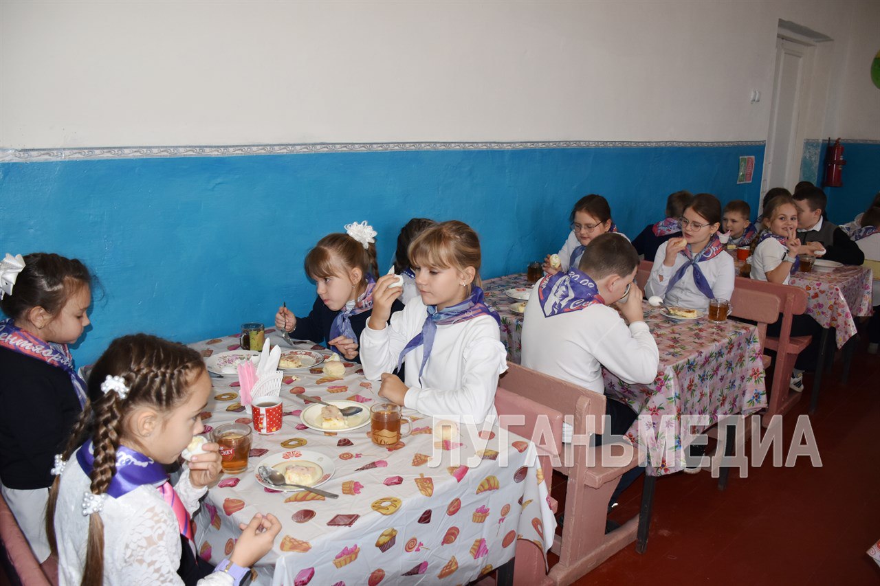 Родители учащихся проверили качество питания в одной из школ Красного Луча Родители учащихся проверили качество питания в одной из школ Красного Луча