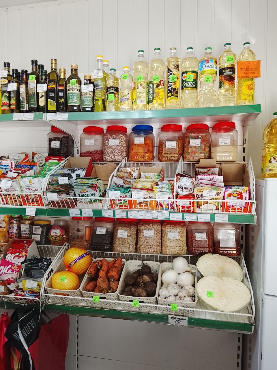 Должностными лицами управления экономики и муниципальной собственности Администрации городского округа город Ровеньки проведен мониторинг цен в торговых объектах по соблюдению субъектами хозяйствования законодательства в...