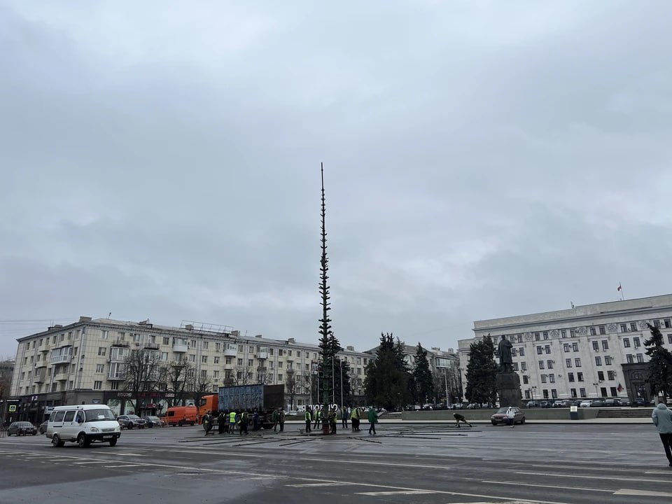 В Луганске ограничили движение транспорта по Театральной площади