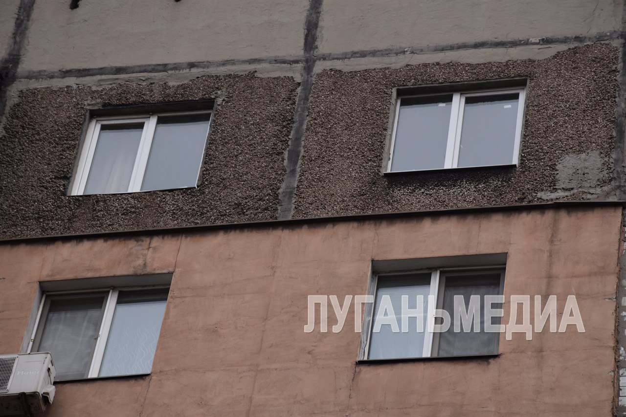 В Алчевске продолжается работа по ликвидации последствий взрыва в жилом доме по улице Гмыри В Алчевске продолжается работа по ликвидации последствий взрыва в жилом доме по улице Гмыри