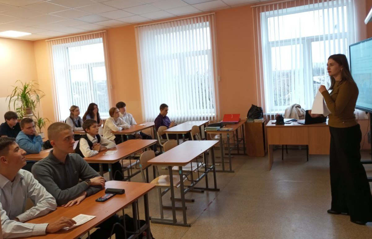 Для старшеклассников Брянковского учебно-воспитательного комплекса №10 прошла профориентационная встреча, организованная центром занятости совместно с ГБПОО ЛНР «Брянковский колледж» Для старшеклассников Брянковского учебно-воспитательного комплекса №10 прошла профориентационная встреча, организованная центром занятости совместно с ГБПОО ЛНР «Брянковский колледж»