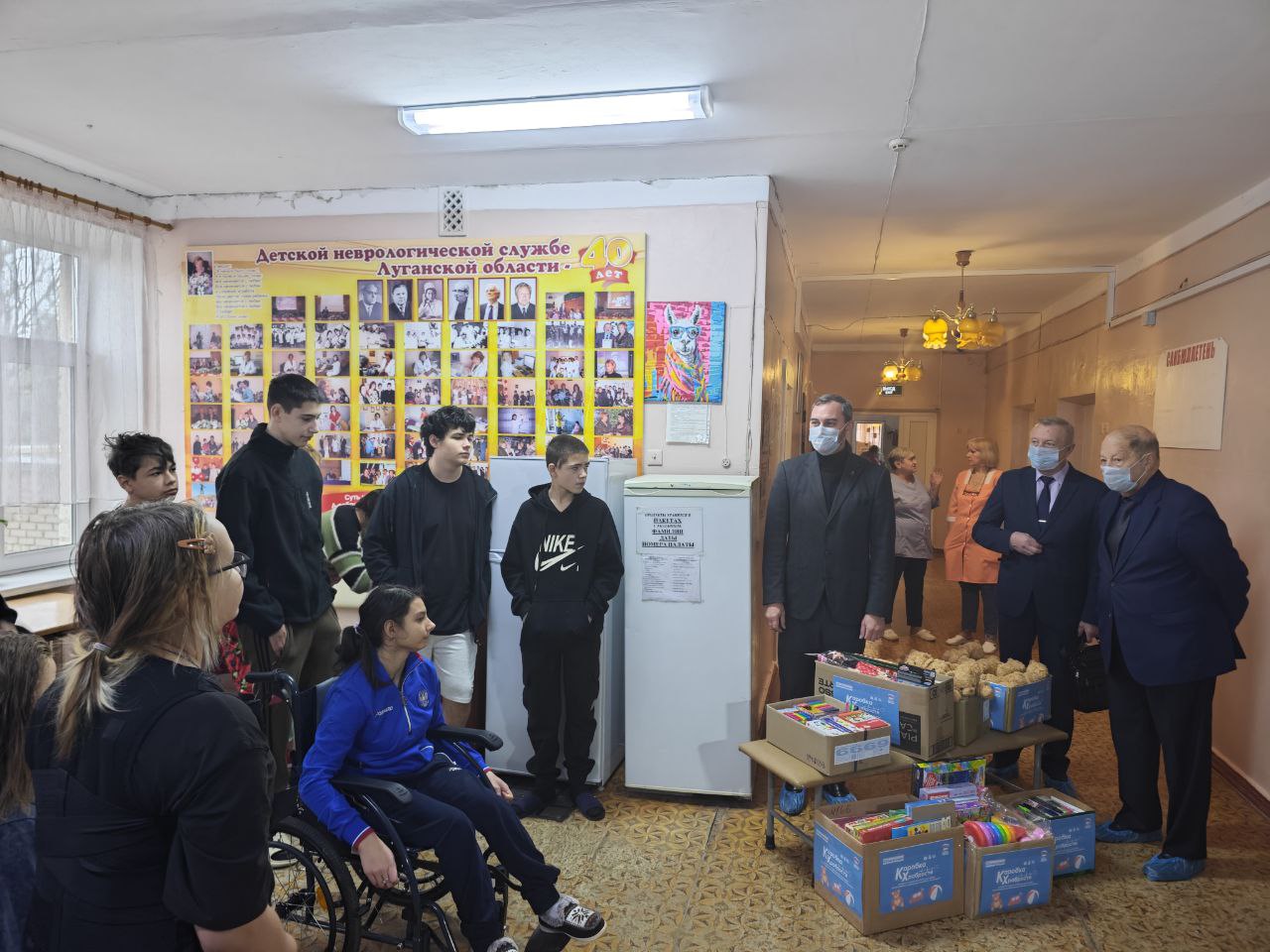 Валерий Галинкин: Сегодня вместе с Дмитрием Хорошиловым и Геннадием Бунеевым посетили Луганскую республиканскую детскую клиническую больницу и передали детям игрушки в рамках акции «Коробка храбрости», которая проходит по... Валерий Галинкин: Сегодня вместе с Дмитрием Хорошиловым и Геннадием Бунеевым посетили Луганскую республиканскую детскую клиническую больницу и передали детям игрушки в рамках акции «Коробка храбрости», которая проходит по...