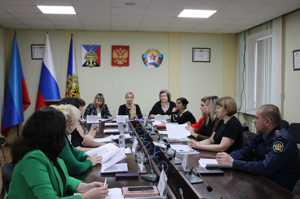 Сегодня под председательством заместителя Главы Администрации городского округа город Ровеньки Кравченко Елены Валериевны состоялось внеочередное открытое заседание городской комиссии по делам несовершеннолетних и защите их... Сегодня под председательством заместителя Главы Администрации городского округа город Ровеньки Кравченко Елены Валериевны состоялось внеочередное открытое заседание городской комиссии по делам несовершеннолетних и защите их...