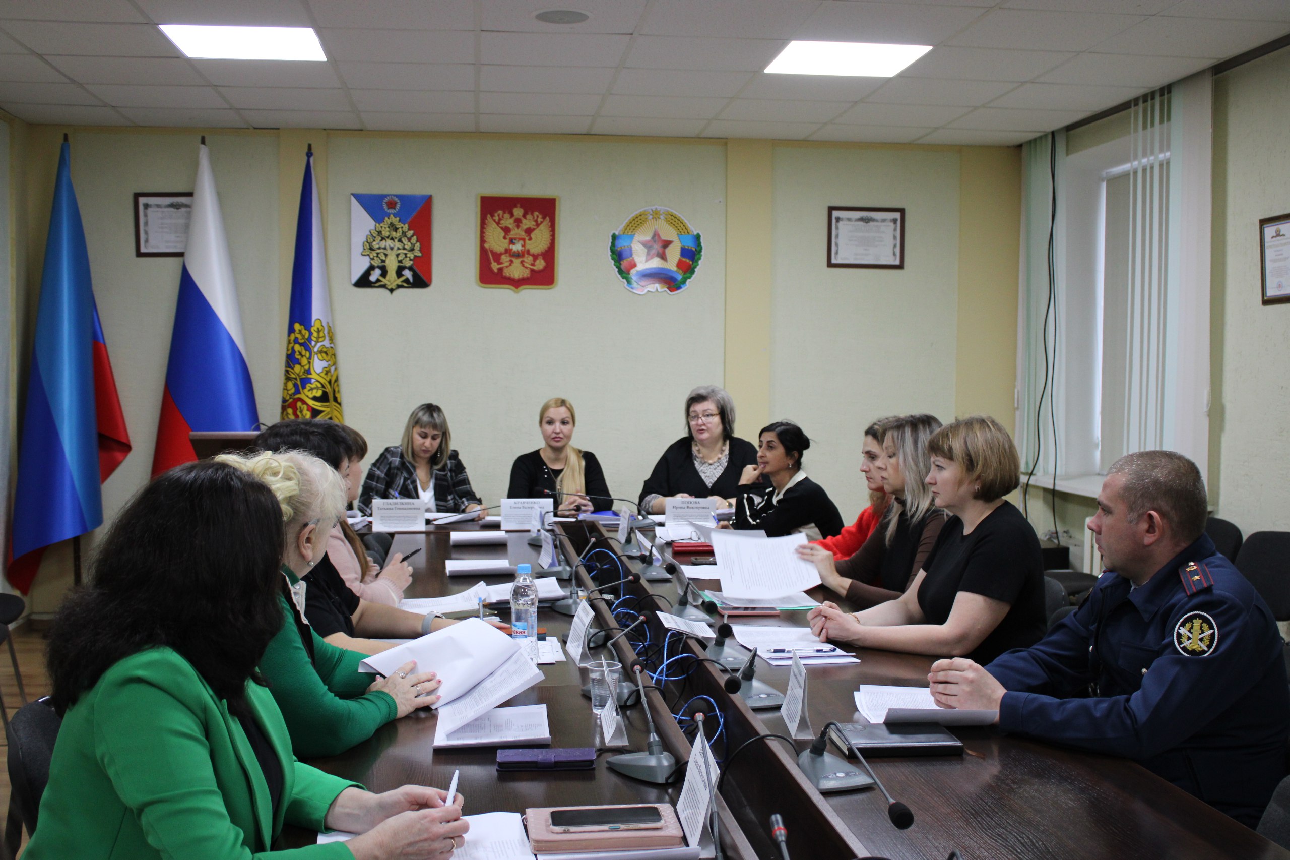 Сегодня под председательством заместителя Главы Администрации городского округа город Ровеньки Кравченко Елены Валериевны состоялось внеочередное открытое заседание городской комиссии по делам несовершеннолетних и защите их... Сегодня под председательством заместителя Главы Администрации городского округа город Ровеньки Кравченко Елены Валериевны состоялось внеочередное открытое заседание городской комиссии по делам несовершеннолетних и защите их...