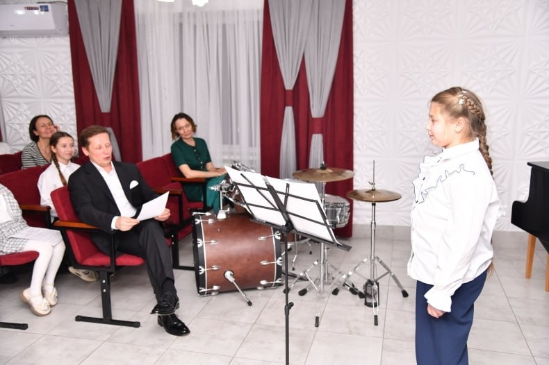 Красноярский край помогает нашему округу не только в восстановлении инфраструктуры, но и участвует в культурно-просветительской жизни территории Красноярский край помогает нашему округу не только в восстановлении инфраструктуры, но и участвует в культурно-просветительской жизни территории