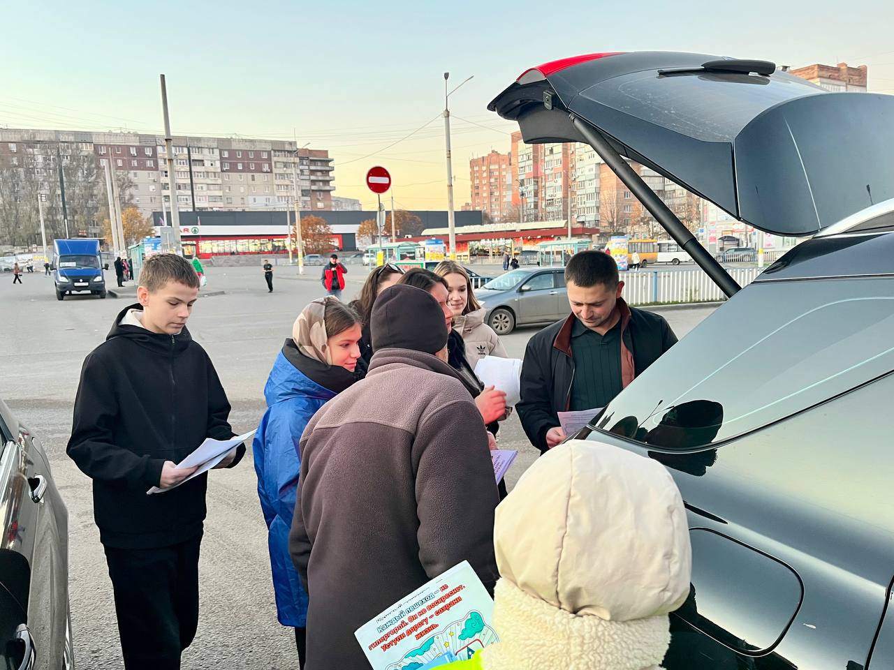 Акция "Некуда спешить": юные инспекторы движения в Луганске призвали соблюдать ПДД! Акция "Некуда спешить": юные инспекторы движения в Луганске призвали соблюдать ПДД!