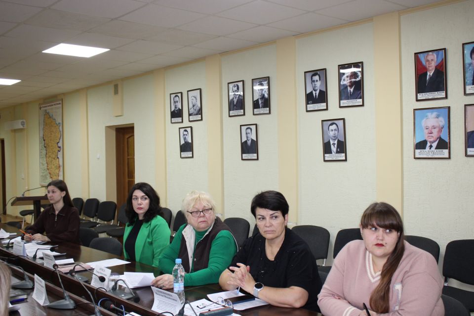 Сегодня под председательством заместителя Главы Администрации городского округа город Ровеньки Кравченко Елены Валериевны состоялось внеочередное открытое заседание городской комиссии по делам несовершеннолетних и защите их... Сегодня под председательством заместителя Главы Администрации городского округа город Ровеньки Кравченко Елены Валериевны состоялось внеочередное открытое заседание городской комиссии по делам несовершеннолетних и защите их...