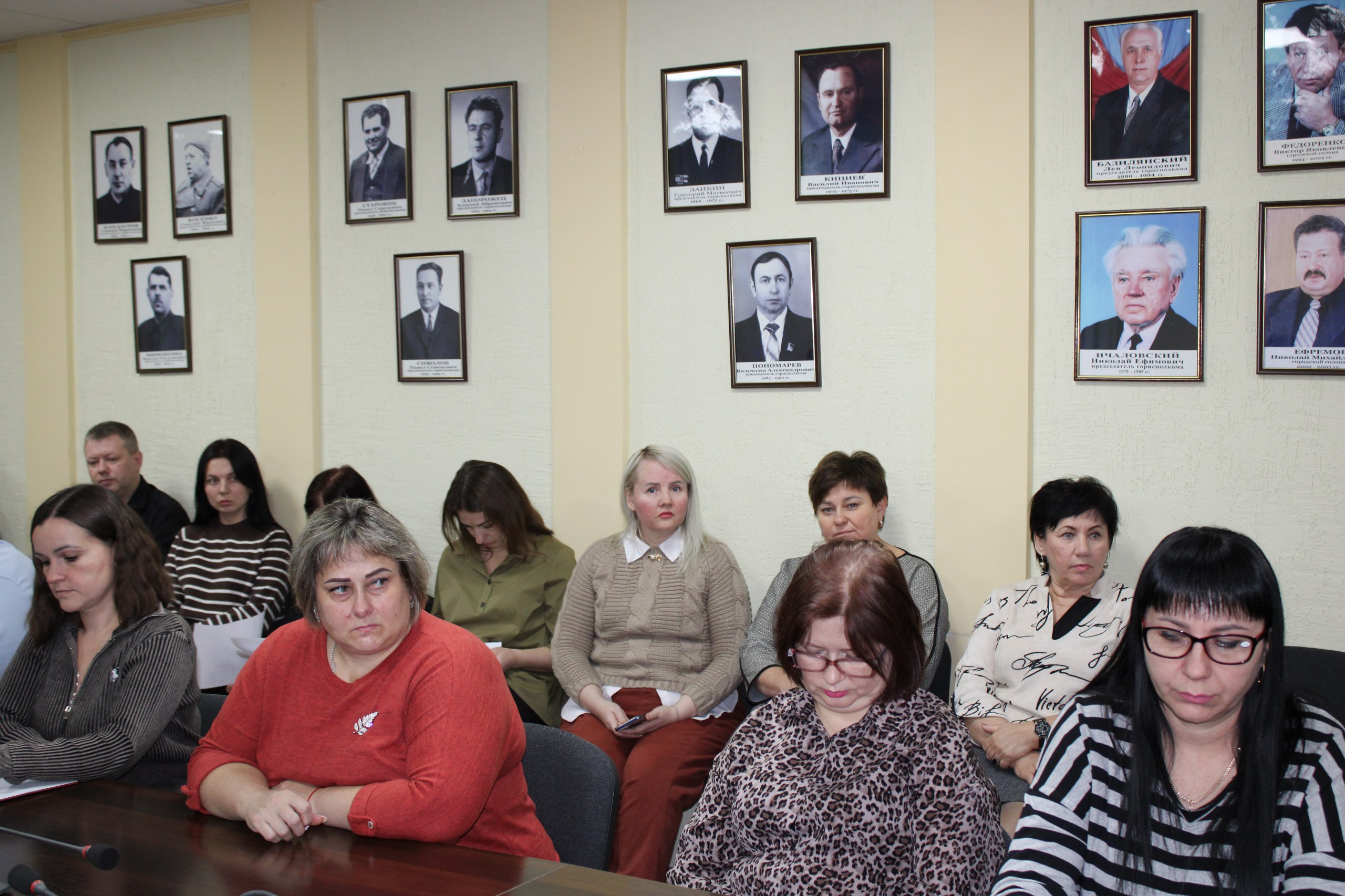 Сегодня в администрации городского округа город Ровеньки состоялись публичные слушания с участием Главы городского округа Андрея Рубанцова по проекту внесения изменений в Правила благоустройства под председательством Евгения... Сегодня в администрации городского округа город Ровеньки состоялись публичные слушания с участием Главы городского округа Андрея Рубанцова по проекту внесения изменений в Правила благоустройства под председательством Евгения...