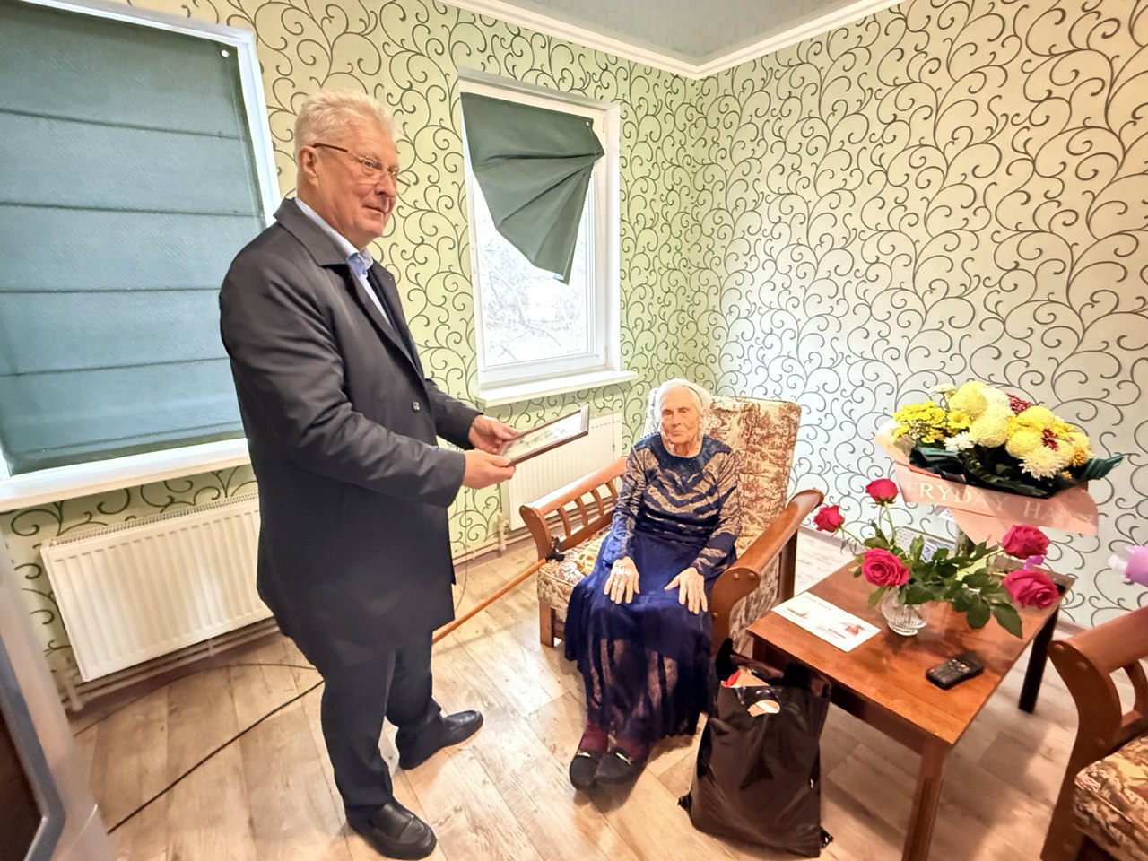 Сергей Козенко: Начал рабочую неделю с приятной миссии - поздравил с 95-летним юбилеем сразу двух жительниц Краснодонщины: Хицкову Нину Евдокимовну и Замаеву Александру Емельяновну Сергей Козенко: Начал рабочую неделю с приятной миссии - поздравил с 95-летним юбилеем сразу двух жительниц Краснодонщины: Хицкову Нину Евдокимовну и Замаеву Александру Емельяновну