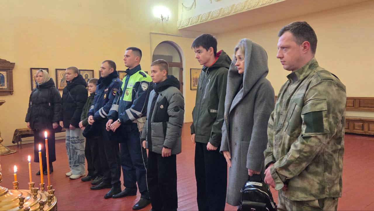 В Брянке сотрудники Госавтоинспекции приняли участие в литии, посвященной Всемирному дню памяти жертв дорожно-транспортных происшествий В Брянке сотрудники Госавтоинспекции приняли участие в литии, посвященной Всемирному дню памяти жертв дорожно-транспортных происшествий