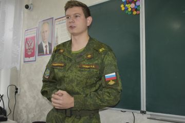 Выпускник Перевальской гимназии № 1, студент военного учебного центра при Южном федеральном университете г. Ростов-на-Дону, Александр Скиба, рассказал гимназистам о возможности получения образования в ЮФУ с углублением в...