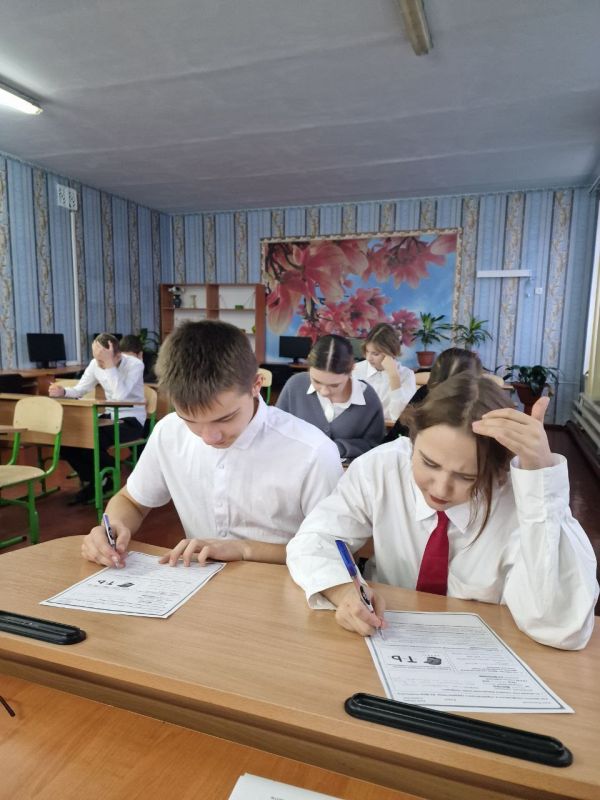 Сегодня в "Станично-Луганской средней школе имени Грекова П.М." прошел урок "Разговоры о важном", посвященный теме разрешения конфликтов и преодоления трудностей Сегодня в "Станично-Луганской средней школе имени Грекова П.М." прошел урок "Разговоры о важном", посвященный теме разрешения конфликтов и преодоления трудностей
