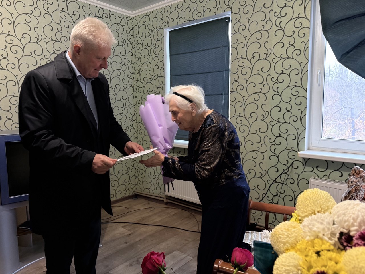 Сергей Козенко: Начал рабочую неделю с приятной миссии - поздравил с 95-летним юбилеем сразу двух жительниц Краснодонщины: Хицкову Нину Евдокимовну и Замаеву Александру Емельяновну Сергей Козенко: Начал рабочую неделю с приятной миссии - поздравил с 95-летним юбилеем сразу двух жительниц Краснодонщины: Хицкову Нину Евдокимовну и Замаеву Александру Емельяновну