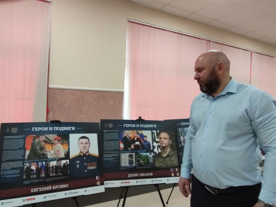 Вячеслав Третьяков: В Кременском МО состоялась выставка под названием "Герои и подвиги: наши земляки - Герои России" Вячеслав Третьяков: В Кременском МО состоялась выставка под названием "Герои и подвиги: наши земляки - Герои России"