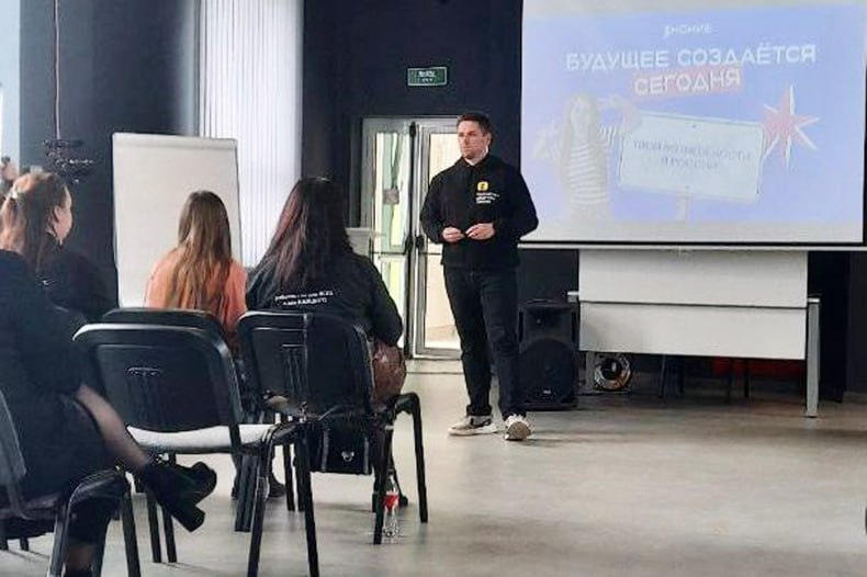 Специалисты Свердловского Молодёжного центра прошли трёхдневное обучение Специалисты Свердловского Молодёжного центра прошли трёхдневное обучение