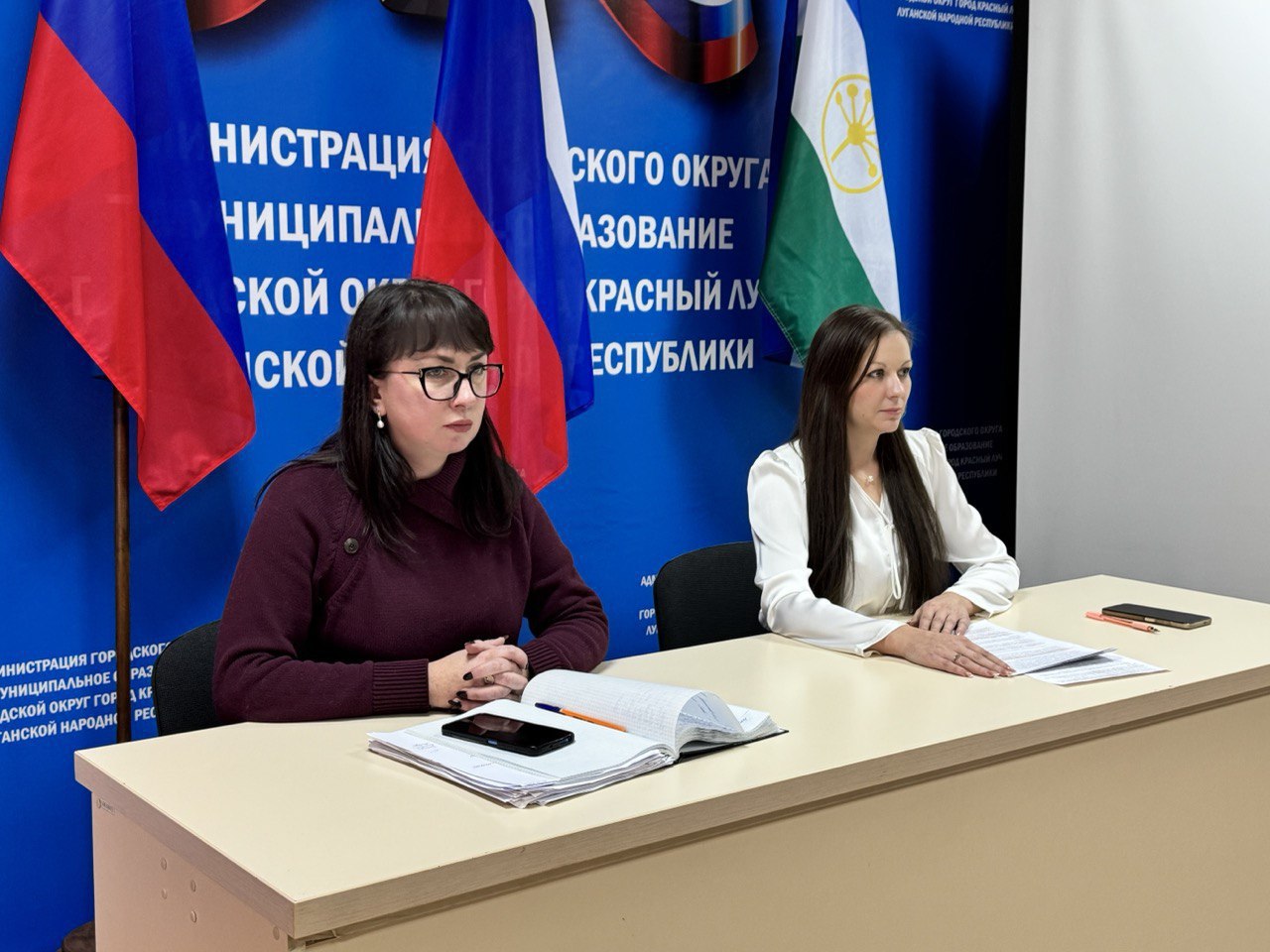 В рамках проведения Всероссийского дня правовой помощи детям на территории г. Красный Луч в библиотеке Администрации городского округа муниципальное образование городской округ город Красный Луч Луганской Народной Республики...