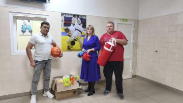 Наталия Жулинская: Подарки из Омска для юных спортсменов