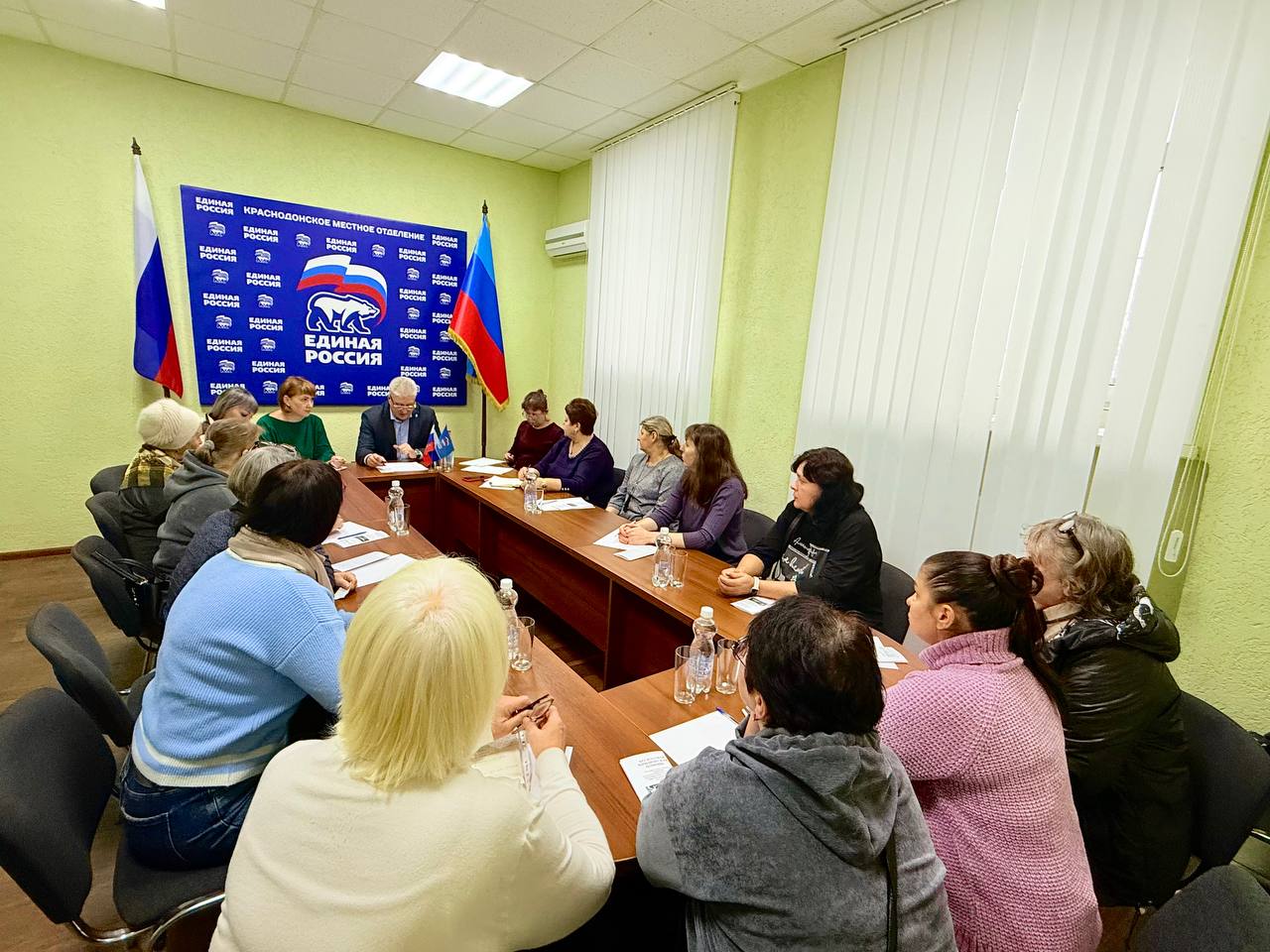 Сергей Козенко: В соответствии с установленным графиком, сегодня в городе Молодогвардейске провел встречу с членами семей погибших участников специальной военной операции Сергей Козенко: В соответствии с установленным графиком, сегодня в городе Молодогвардейске провел встречу с членами семей погибших участников специальной военной операции