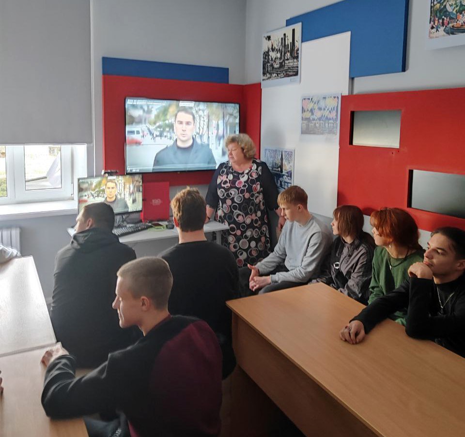 В Антрацитовском историческом музее для студентов АКИТЭ провели урок «Наркотики – путь в никуда»