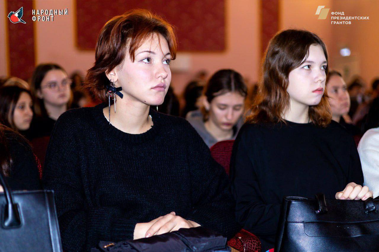 Молодёжка НФ провела масштабную агитацию в ГБОУ СПО ЛНР "Луганский колледж моды, парикмахерского искусства и компьютерных технологий"! Молодёжка НФ провела масштабную агитацию в ГБОУ СПО ЛНР "Луганский колледж моды, парикмахерского искусства и компьютерных технологий"!