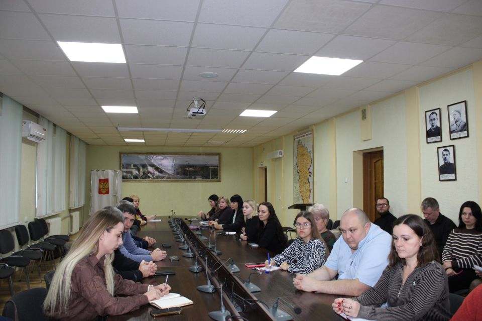 Сегодня в администрации городского округа город Ровеньки состоялись публичные слушания с участием Главы городского округа Андрея Рубанцова по проекту внесения изменений в Правила благоустройства под председательством Евгения... Сегодня в администрации городского округа город Ровеньки состоялись публичные слушания с участием Главы городского округа Андрея Рубанцова по проекту внесения изменений в Правила благоустройства под председательством Евгения...