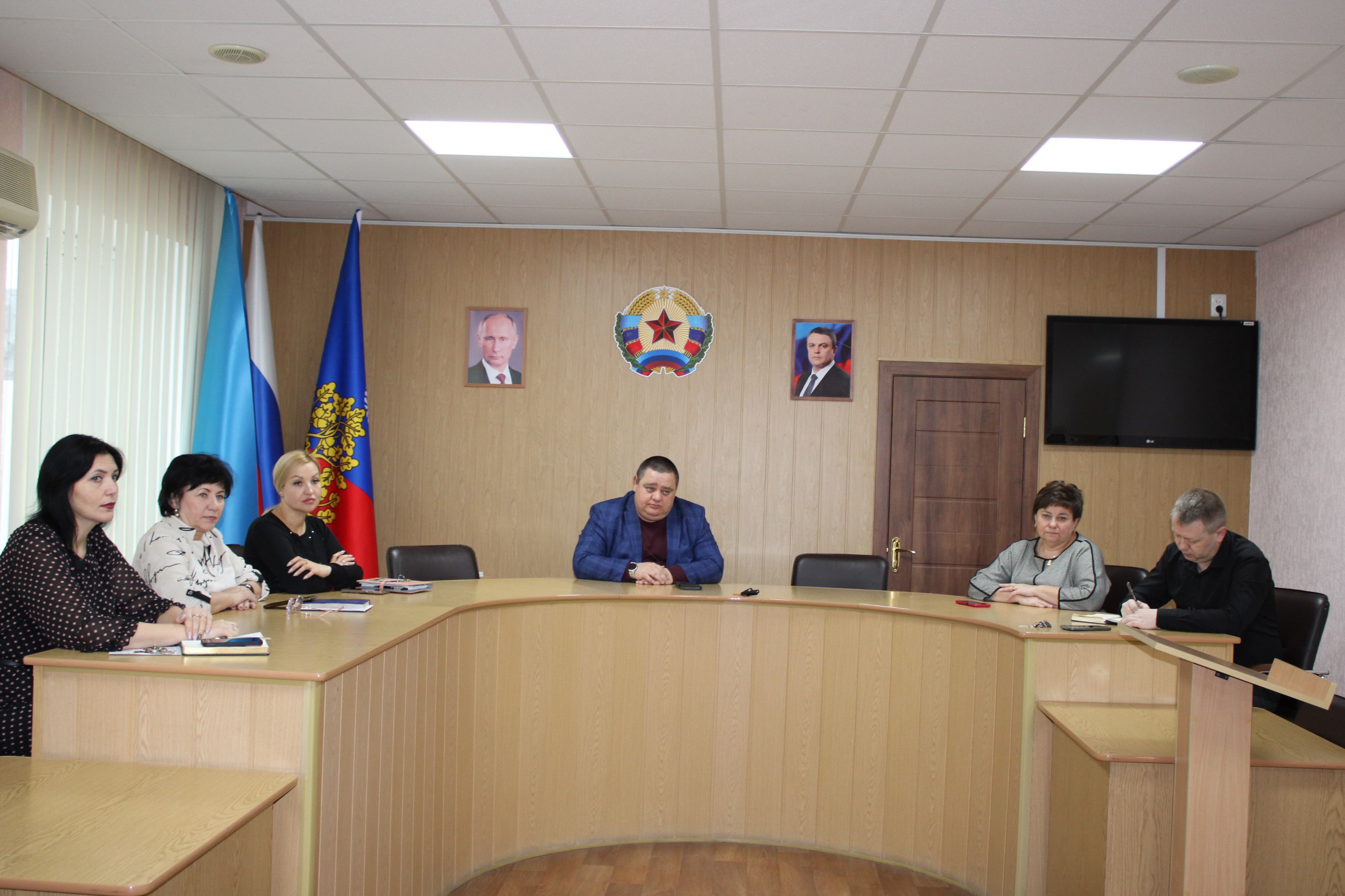 Сегодня Глава городского округа город Ровеньки Андрей Рубанцов провел плановое рабочее совещание с руководителями управлений администрации и структурных подразделений Сегодня Глава городского округа город Ровеньки Андрей Рубанцов провел плановое рабочее совещание с руководителями управлений администрации и структурных подразделений