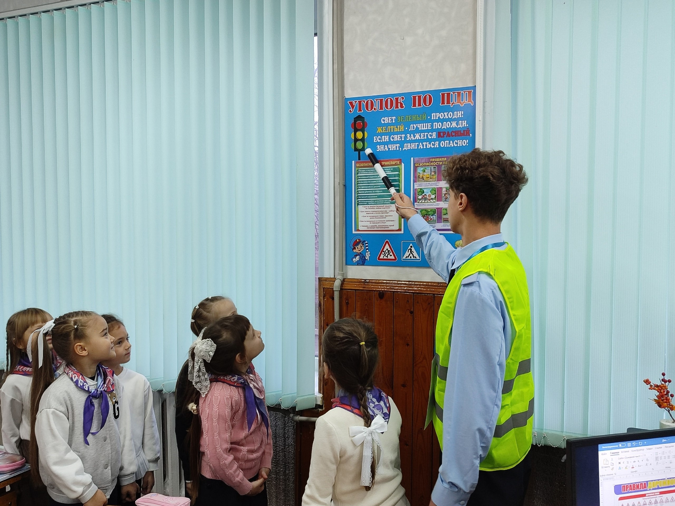 Отряд юных инспекторов движения "Скорость" из Ровеньковской школы №3 продолжает свою благородную миссию – делать дороги безопаснее! Отряд юных инспекторов движения "Скорость" из Ровеньковской школы №3 продолжает свою благородную миссию – делать дороги безопаснее!