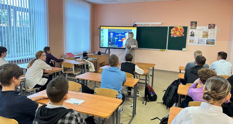 Для старшеклассников Брянковского учебно-воспитательного комплекса №10 прошла профориентационная встреча, организованная центром занятости совместно с ГБПОО ЛНР «Брянковский колледж» Для старшеклассников Брянковского учебно-воспитательного комплекса №10 прошла профориентационная встреча, организованная центром занятости совместно с ГБПОО ЛНР «Брянковский колледж»