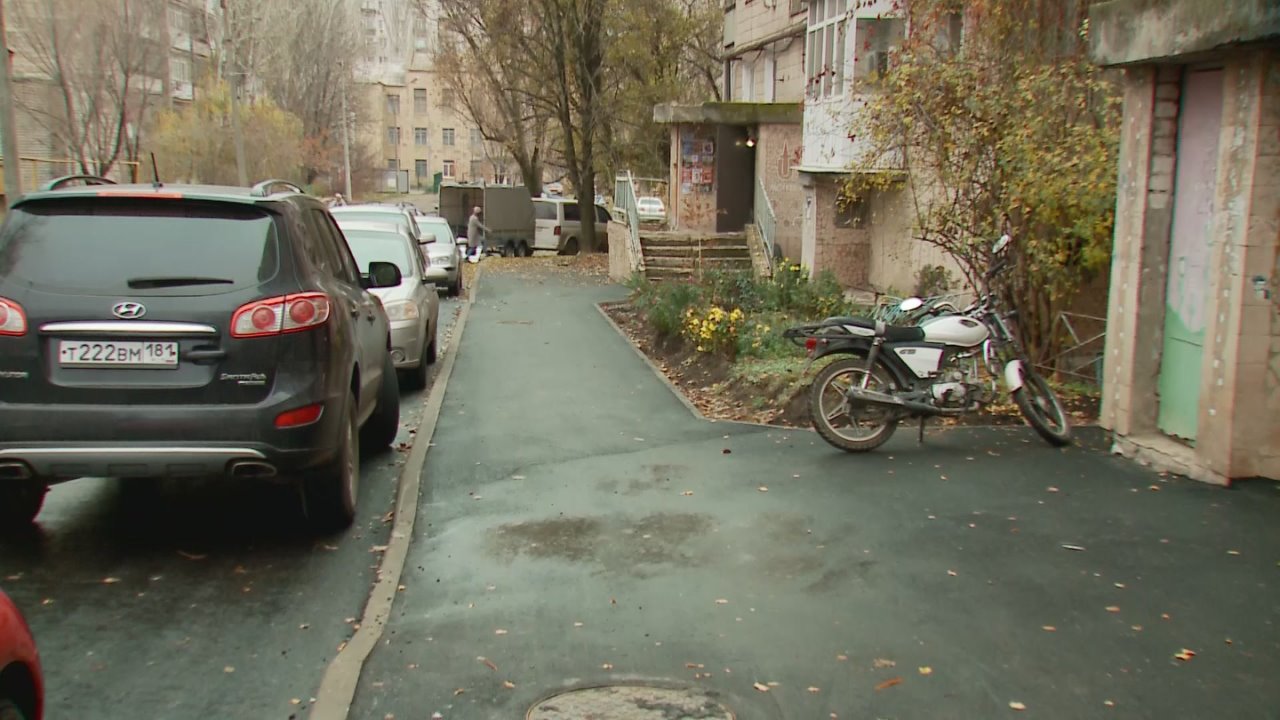 Жители Микроцентра г. Краснодона благодарят тюменских строителей