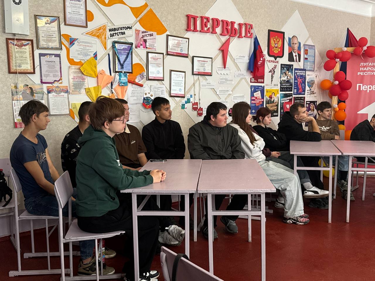 Специалисты территориального отделения Лутугинского округа продолжают профориентационную работу с молодежью Специалисты территориального отделения Лутугинского округа продолжают профориентационную работу с молодежью