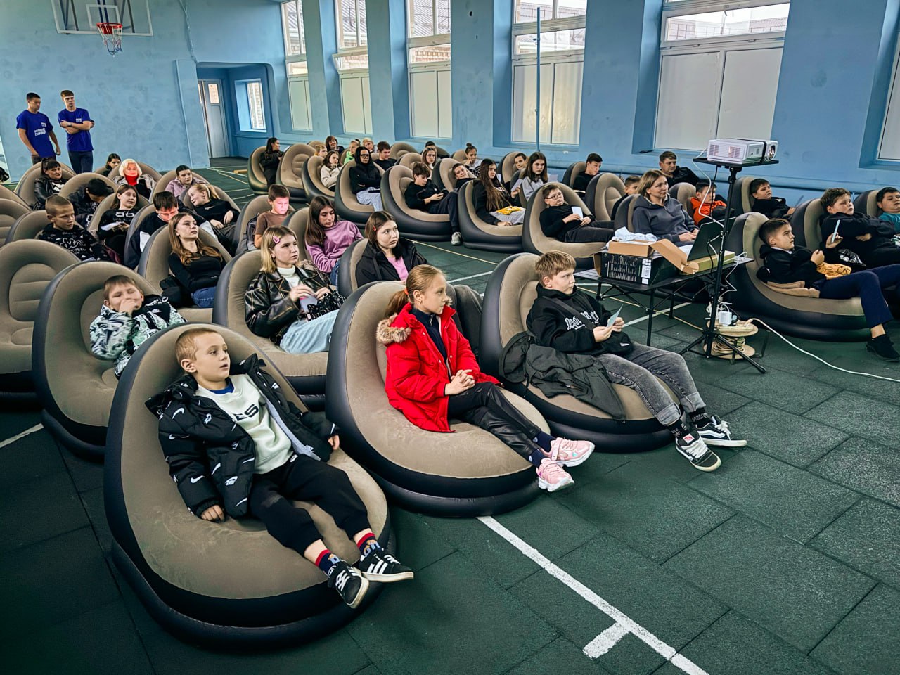 В Антрацитовском муниципальном округе завершилась серия мероприятий с проектом переездного кинотеатра «КиноТУР» В Антрацитовском муниципальном округе завершилась серия мероприятий с проектом переездного кинотеатра «КиноТУР»