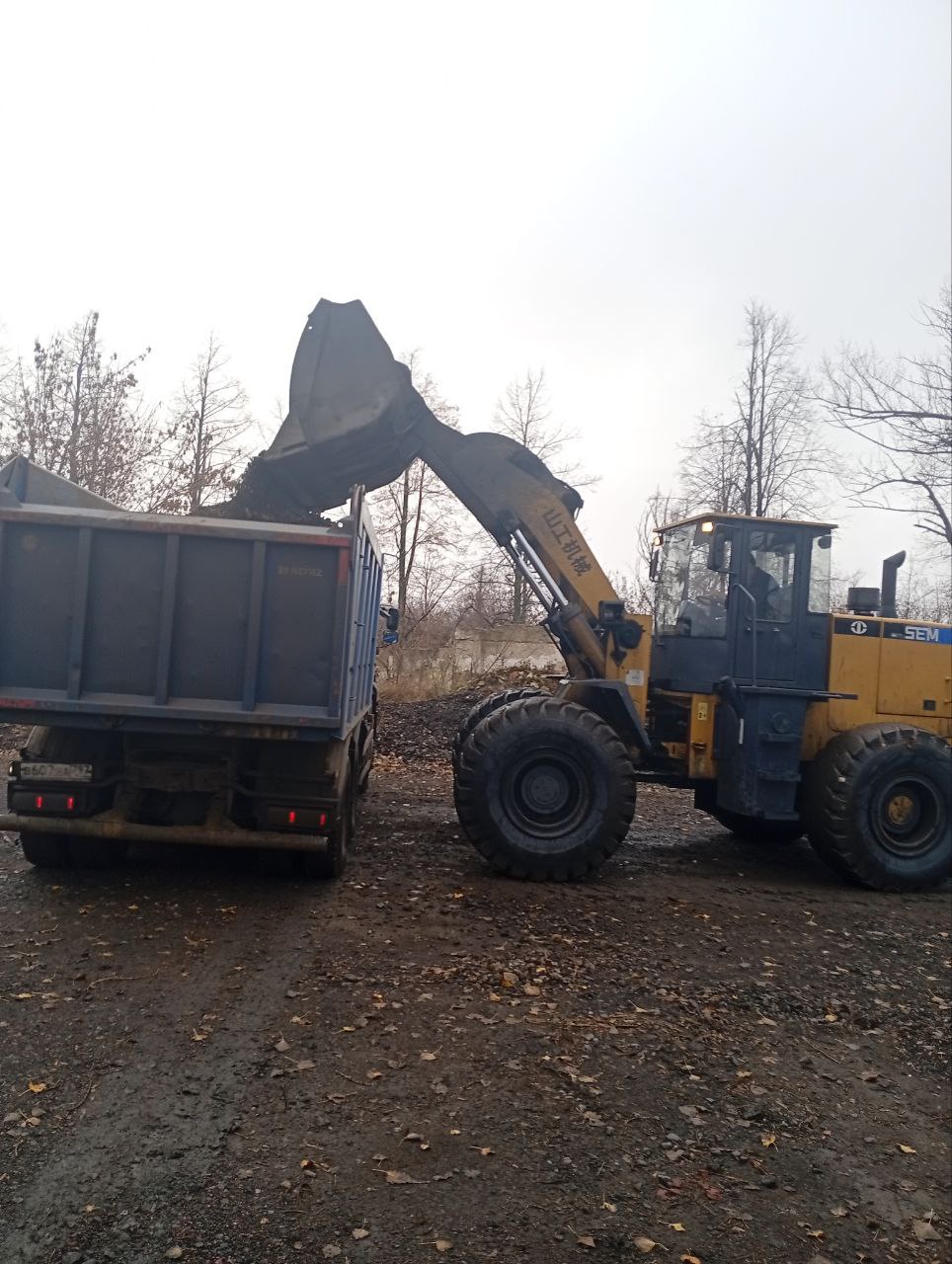 Одним из наиболее актуальных вопросов по содержанию улично-дорожной сети является состояние дорог без асфальтового покрытия, особенно в осенний период, когда на грунтовых и гравийных дорогах образуются ямы и выбоины Одним из наиболее актуальных вопросов по содержанию улично-дорожной сети является состояние дорог без асфальтового покрытия, особенно в осенний период, когда на грунтовых и гравийных дорогах образуются ямы и выбоины