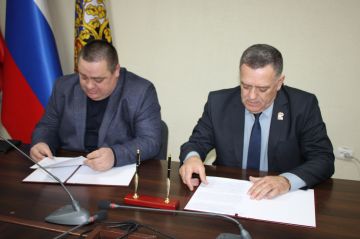 Важный шаг к развитию Ровеньков: Администрация и "Единая Россия" подписали соглашение о сотрудничестве!