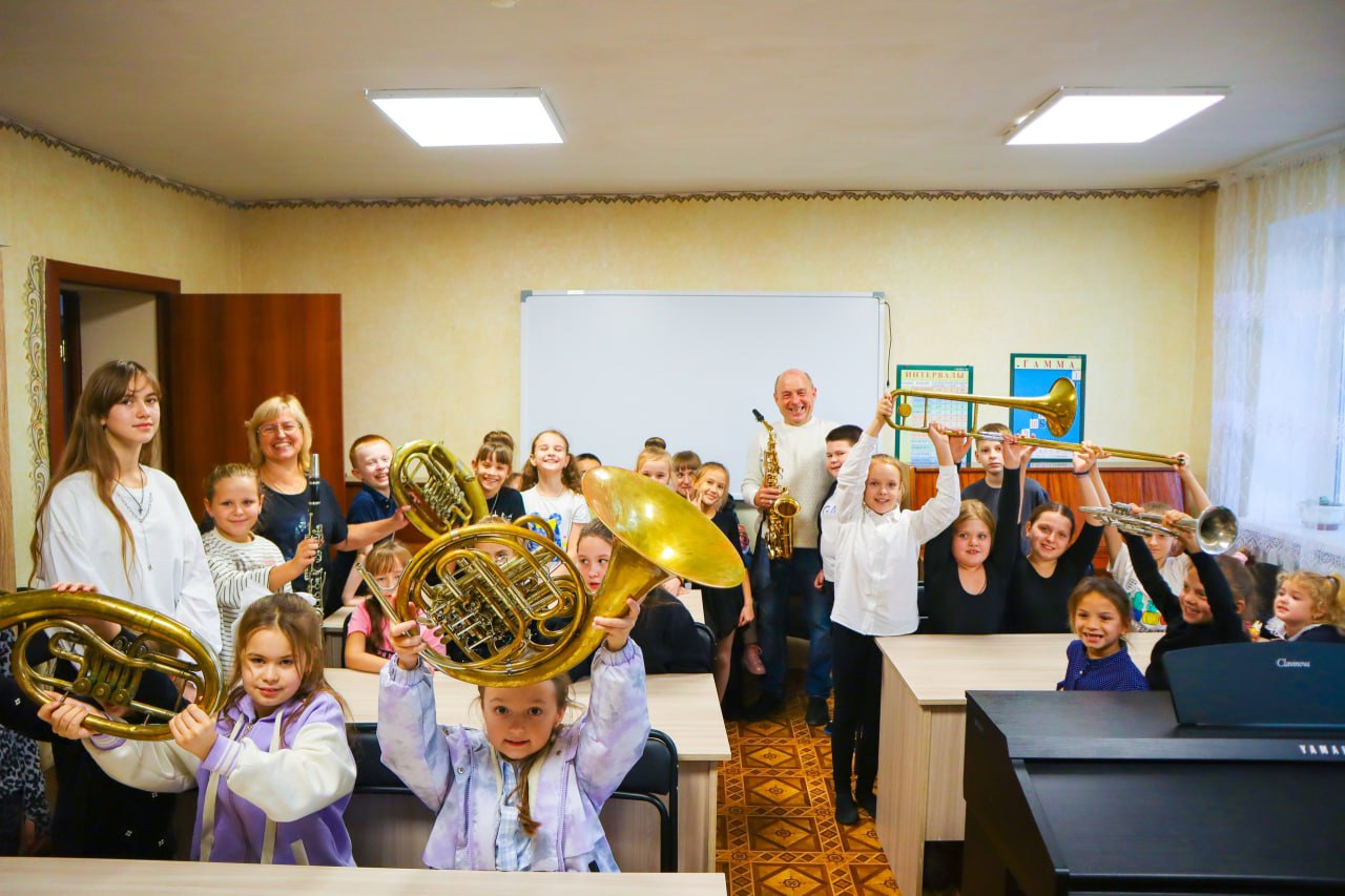 В Беловодске состоялся увлекательный урок знакомства с духовыми инструментами, который стал ярким событием для учащихся МБУ ДО «Беловодская детская школа искусств» В Беловодске состоялся увлекательный урок знакомства с духовыми инструментами, который стал ярким событием для учащихся МБУ ДО «Беловодская детская школа искусств»