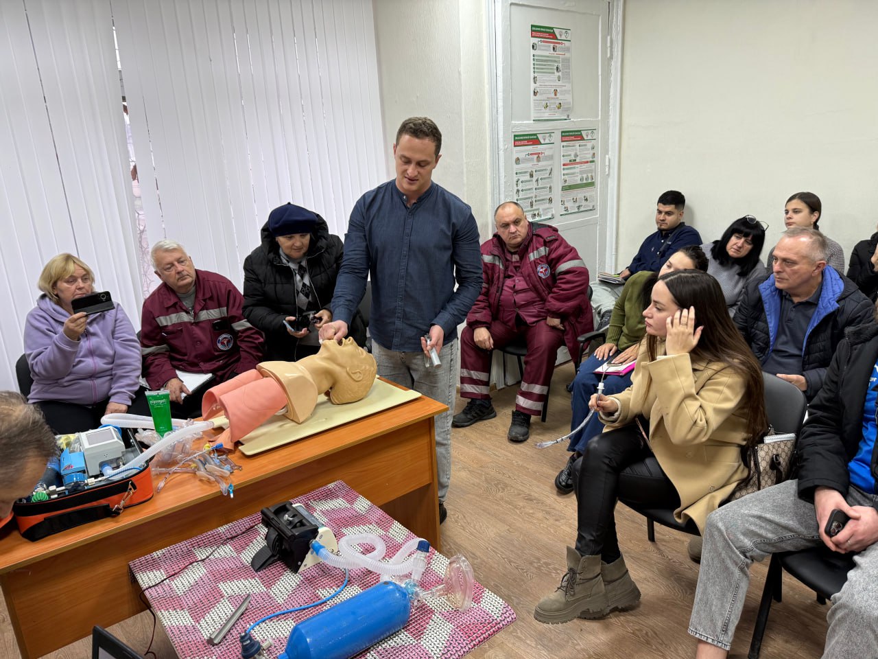 В Алчевске провели тренинг по усовершенствованию навыков работы с медицинским оборудованием В Алчевске провели тренинг по усовершенствованию навыков работы с медицинским оборудованием