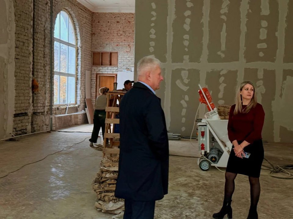 В Молодогвардейске ремонтируют ДК