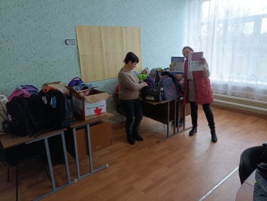 Вячеслав Третьяков: В сельскую школу с. Новая Краснянка Кременского МО были доставлены рюкзаки и канцелярские принадлежности для детей из многодетных и малоимущих семей