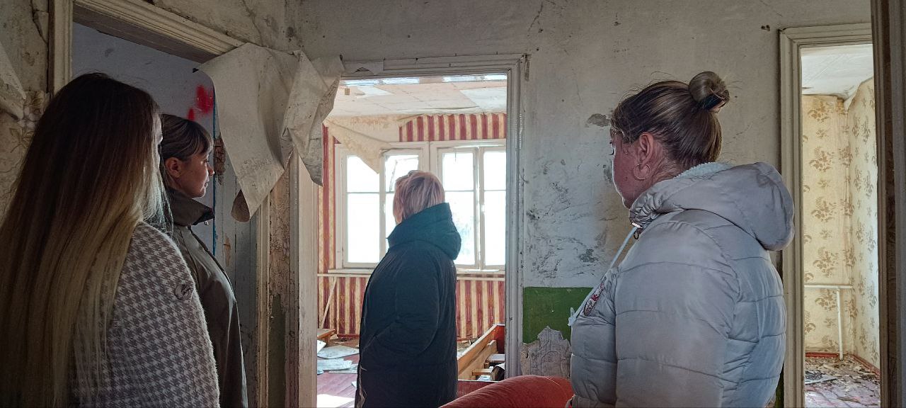 Отдел культуры, спорта и молодёжной политики совместно с сотрудниками отдела жизнеобеспечения пгт Кленовый, ОМВД России «Ровеньковский» и «Семейный центр» г. Ровеньки, в рамках Всероссийской акции «Безопасность детства»...