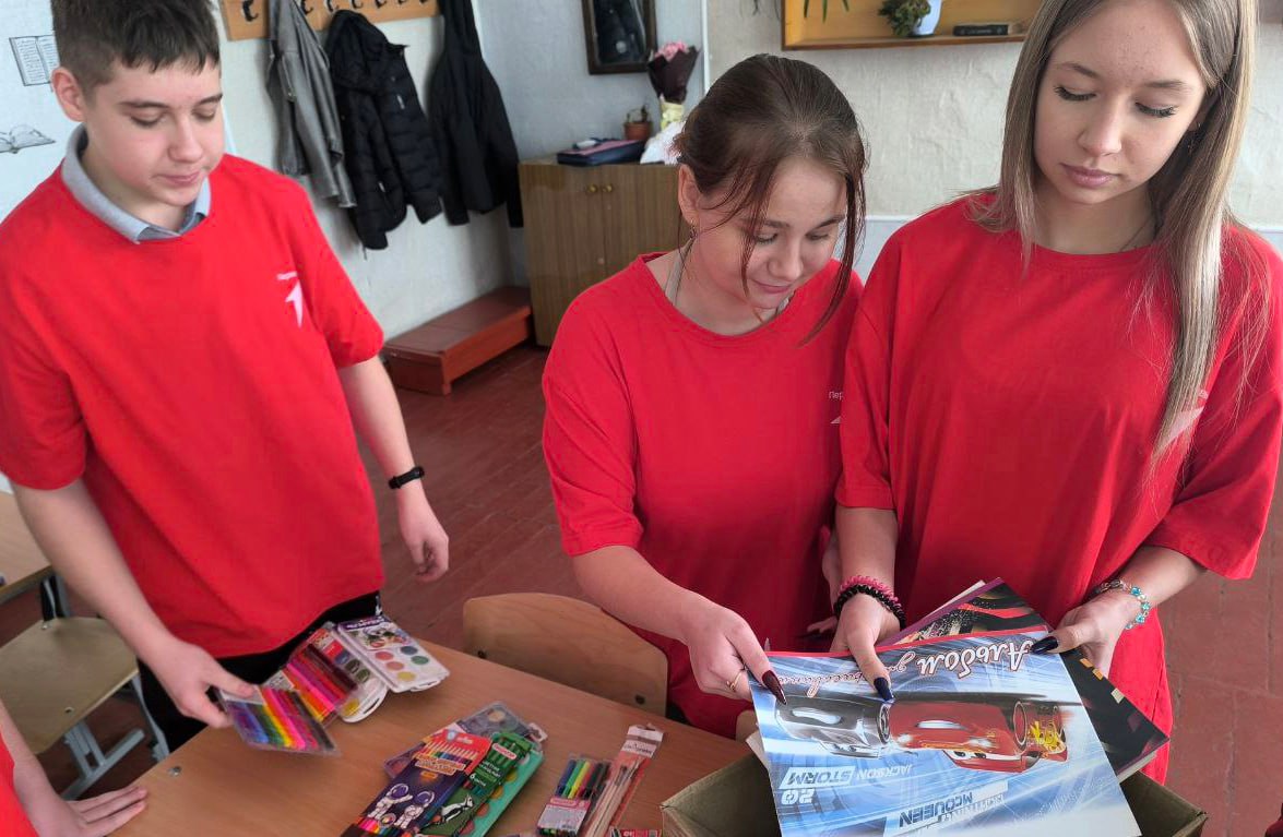 Волонтёрский отряд АОШ №8 «ПЧЕЛА», учащиеся школы и педагоги, присоединились к Всероссийской благотворительной акции «Коробка храбрости», приуроченной ко Всемирному дню ребёнка Волонтёрский отряд АОШ №8 «ПЧЕЛА», учащиеся школы и педагоги, присоединились к Всероссийской благотворительной акции «Коробка храбрости», приуроченной ко Всемирному дню ребёнка