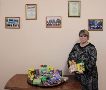 Сотрудники Администрации Белокуракинского округа приняли участие в благотворительной акции «Коробка храбрости», направленной на поддержку детей с тяжелыми заболеваниями и находящихся на длительном лечении